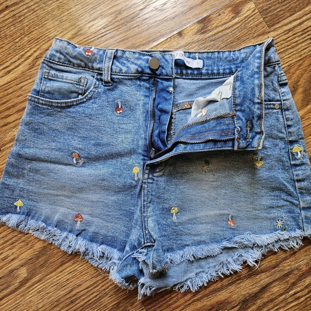 Tinseltown Shorts Womens 9 / 29 Blue Denim Mushrooms Flowers New Cut Offs Embroi